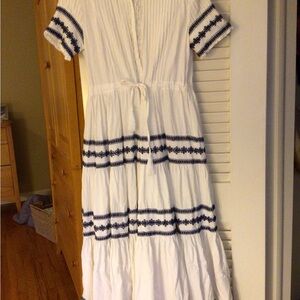 Ivy City 100% cotton white dress with blue accents